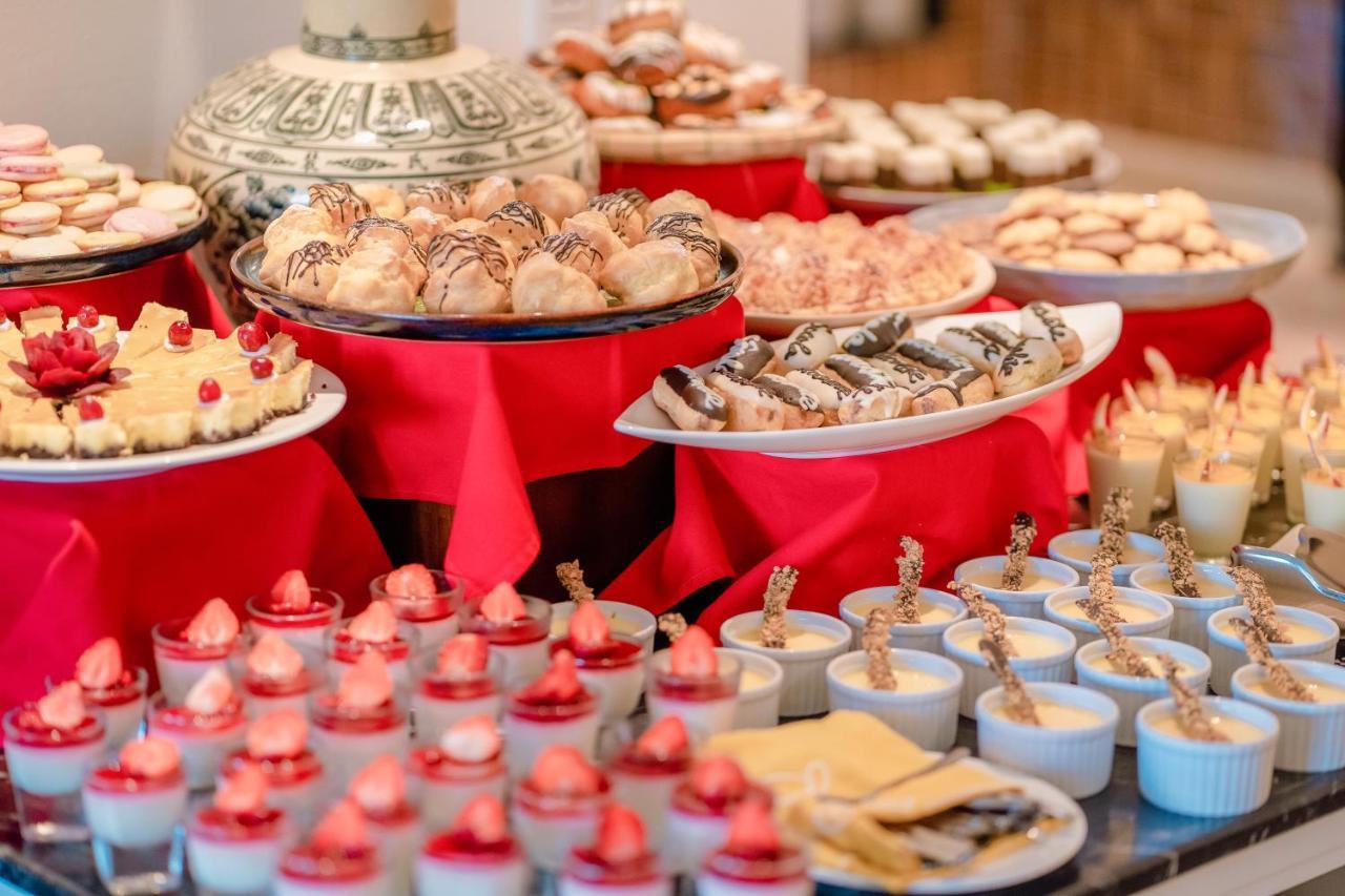 فندق وسبا اليجرو هوي آن - إيه ليتل بوتيك لوكس هوي ان المظهر الخارجي الصورة A dessert buffet