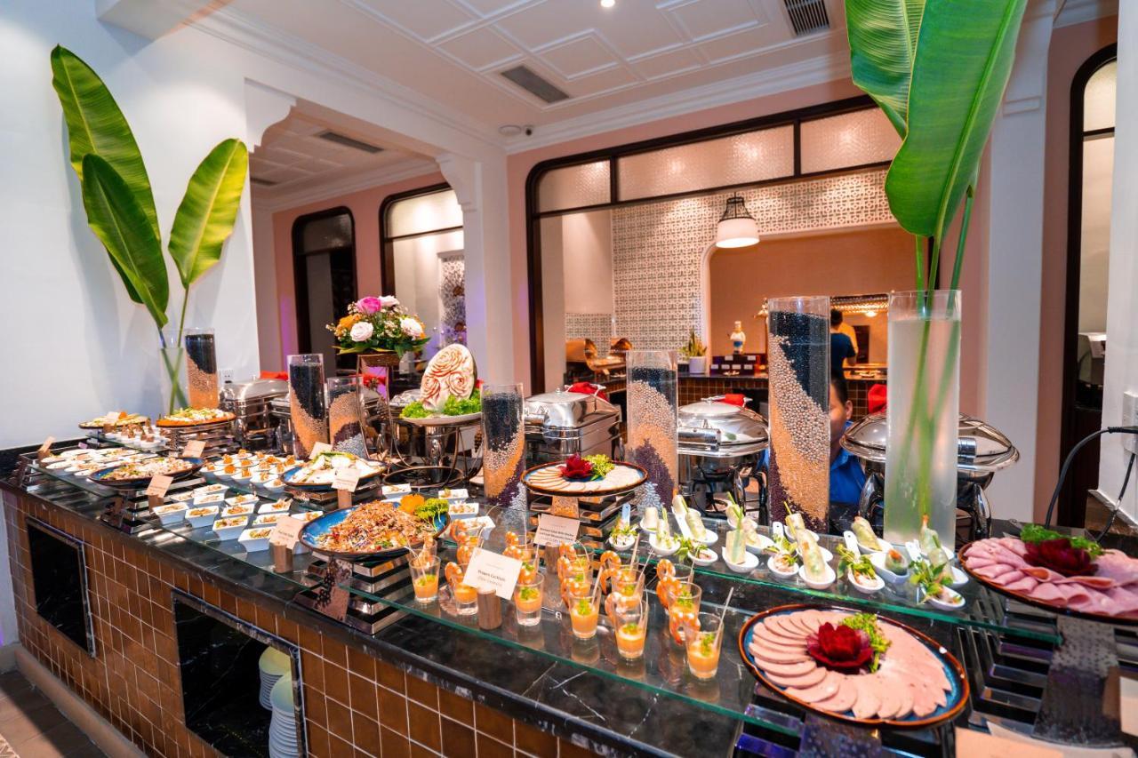 فندق وسبا اليجرو هوي آن - إيه ليتل بوتيك لوكس هوي ان المظهر الخارجي الصورة A buffet at a hotel